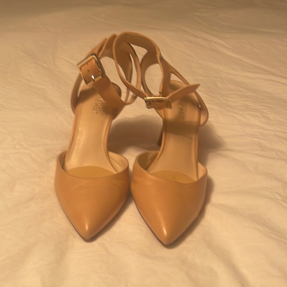 Nine West flesh heels. Size 7 Nearly New